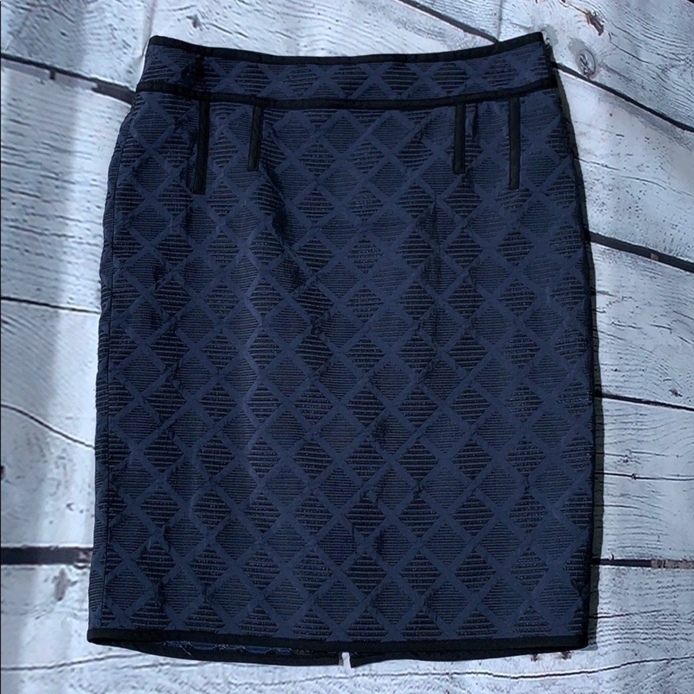 Ann Taylor pencil skirt in navy and black size10